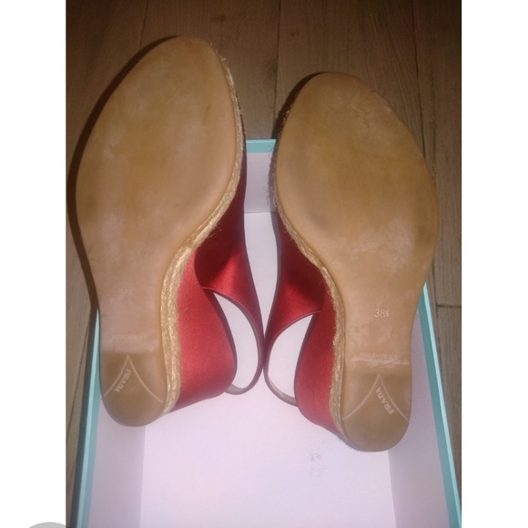 Prada heels. - Picture 7 of 8